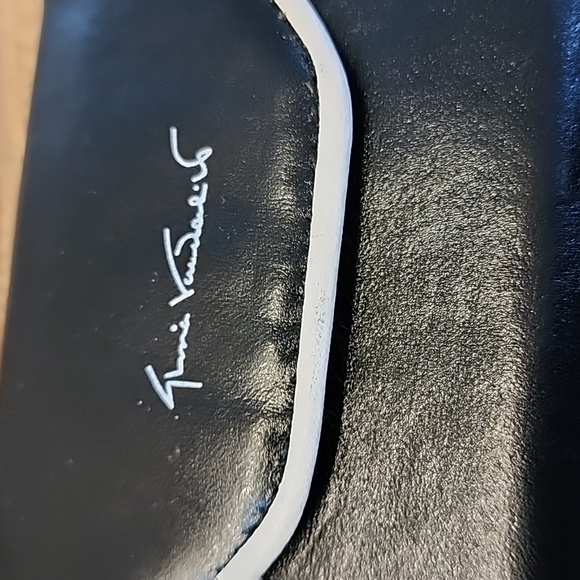 Gloria Vanderbilt Wallet - Picture 2 of 6